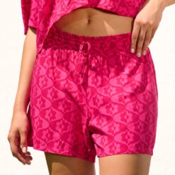 Short Court Coupe Ample