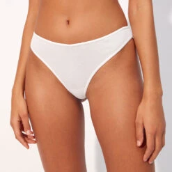 String En Coton Découpe En V