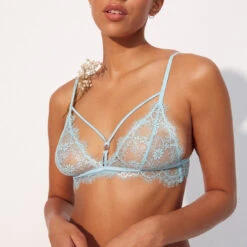 Soutien-gorge Triangle En Dentelle Florale Et Jeux De Liens