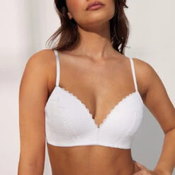 Soutien-gorge Ampliforme En Dentelle Et Bandes Transparentes